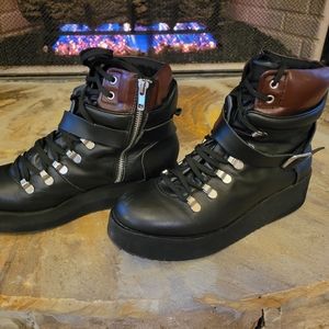Steve Madden Leather platform/ hikers